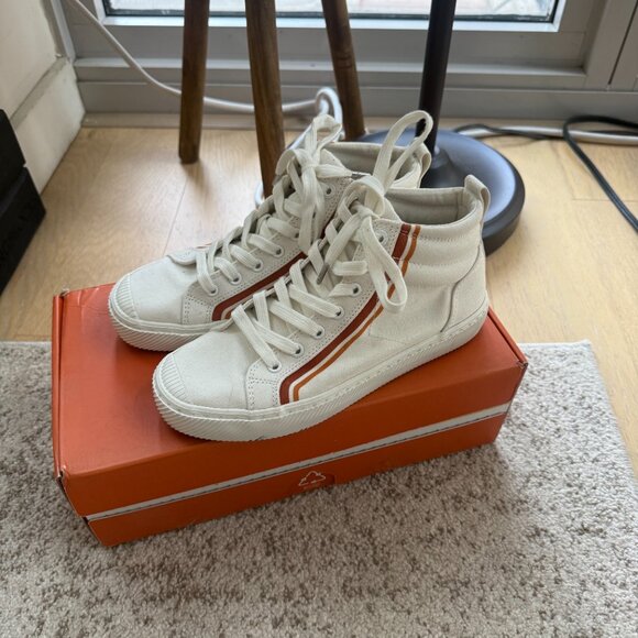 Limited Edition GRLSWIRL x Cariuma Off-White Canvas Sneaker (OCA High) - Picture 3 of 9